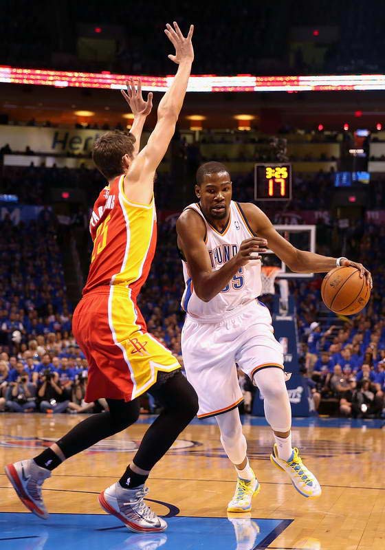  莫兰特闪电突破撕裂防守，灰熊主场大胜雷霆