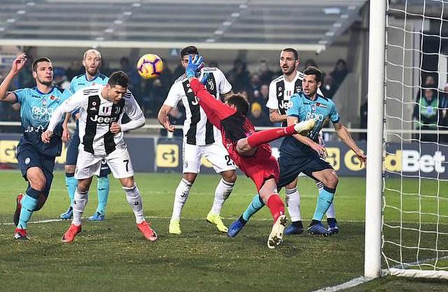  法兰克福老将临危受命，替补登场绝杀助球队脱离困境